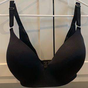 SOMA black no wire vanishing back bra